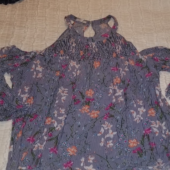 Maurices shirt - Picture 2 of 4